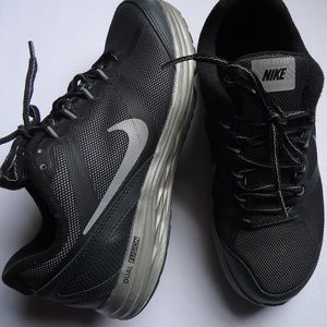 SIZE 5 Y. NIKE Dual Fusion Run 3 Flash athletic sneakers shoes.